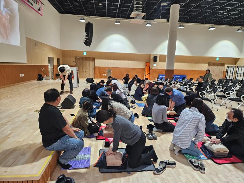 심폐소생술 실습 사진.jpg